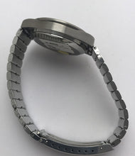 Laden Sie das Bild in den Galerie-Viewer, Eterna Quartz Electronic