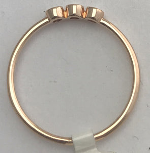 Rotgold Solitärring mit drei Brillanten